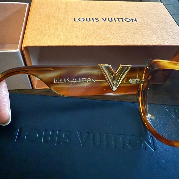 Louis Vuitton Black Sunglasses - Picture 5 of 16